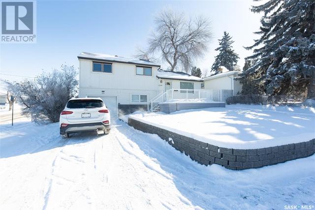 1241 4th Avenue Nw, House detached with 3 bedrooms, 2 bathrooms and null parking in Moose Jaw SK | Image 2