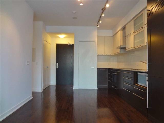 804 - 770 Bay St, Condo with 1 bedrooms, 1 bathrooms and null parking in Toronto ON | Image 4