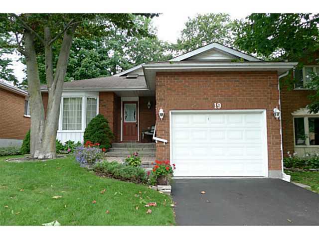 19 Irwin Dr, House detached with 3 bedrooms, 2 bathrooms and null parking in Barrie ON | Image 1