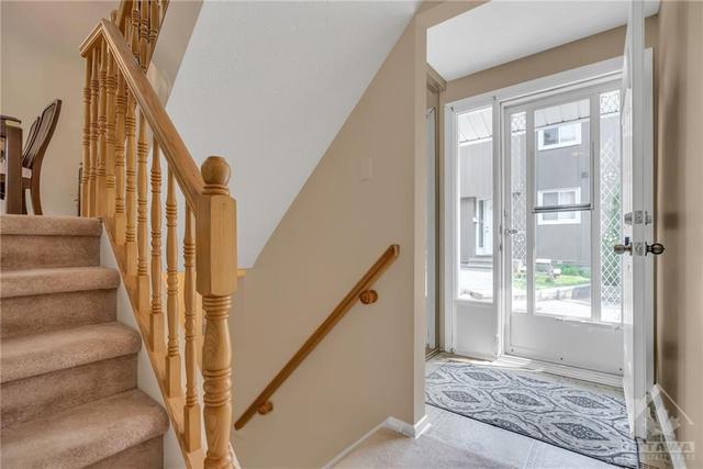 1214 Lassiter Terrace, Townhouse with 3 bedrooms, 2 bathrooms and 1 parking in Ottawa ON | Image 4