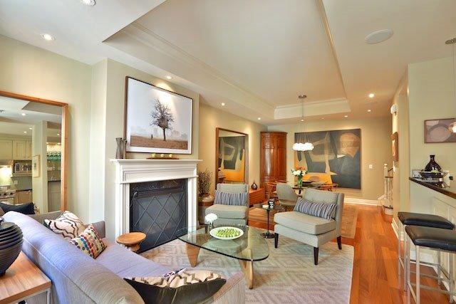 th9 - 20 Burkebrook Pl, Townhouse with 3 bedrooms, 3 bathrooms and 2 parking in Toronto ON | Image 2