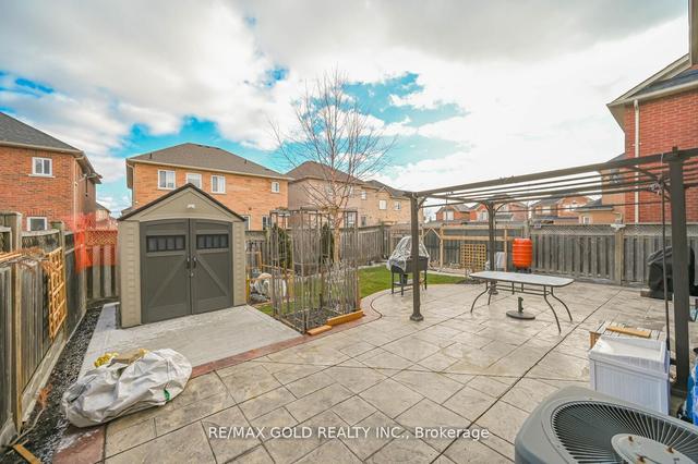 9 Tan Lane, House detached with 3 bedrooms, 4 bathrooms and 6 parking in Brampton ON | Image 20