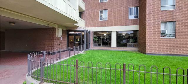 2514 - 5 Massey Sq, Condo with 3 bedrooms, 2 bathrooms and 1 parking in Toronto ON | Image 13