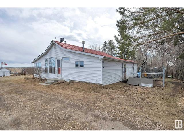 261081 Hwy 616, House detached with 3 bedrooms, 1 bathrooms and null parking in Wetaskiwin County No. 10 AB | Image 2