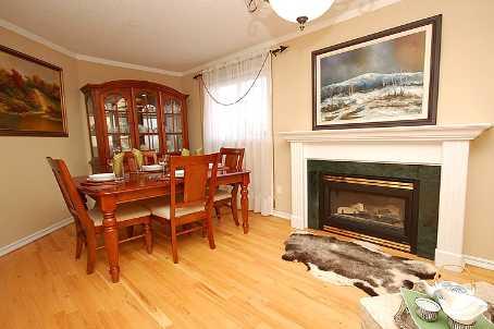 505 Cottagers Green Dr, House semidetached with 3 bedrooms, 3 bathrooms and 2 parking in Mississauga ON | Image 3
