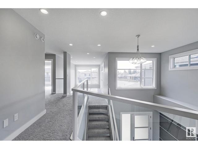 2118 Cavanagh Dr Sw, House detached with 3 bedrooms, 2 bathrooms and null parking in Edmonton AB | Image 16