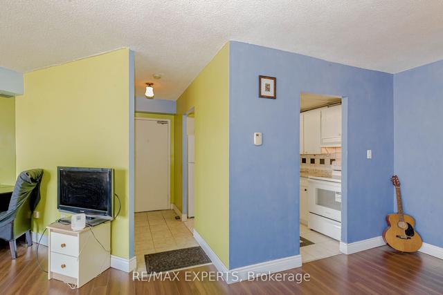 1902 - 330 Dixon Rd, Condo with 2 bedrooms, 1 bathrooms and 1 parking in Toronto ON | Image 2