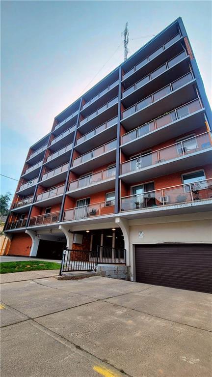 207 - 30 Summit Avenue, Condo with 1 bedrooms, 1 bathrooms and null parking in Hamilton ON | Image 2