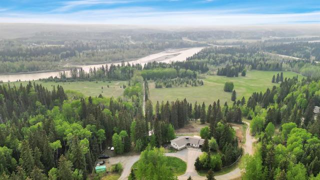 102 Meadow Drive, House detached with 5 bedrooms, 3 bathrooms and null parking in Clearwater County AB | Image 3