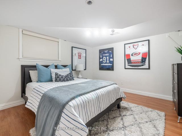 61 Collinson Blvd, House detached with 3 bedrooms, 2 bathrooms and 5 parking in Toronto ON | Image 15