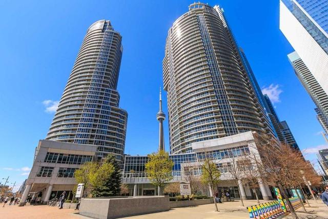 1813 - 208 Queens Quay W, Condo with 1 bedrooms, 1 bathrooms and 0 parking in Toronto ON | Image 1