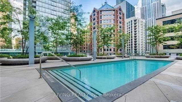 1303 - 832 Bay St, Condo with 2 bedrooms, 2 bathrooms and 1 parking in Toronto ON | Image 10