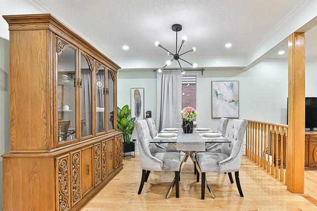 74 Truro Cres, House detached with 3 bedrooms, 4 bathrooms and 3 parking in Toronto ON | Image 3