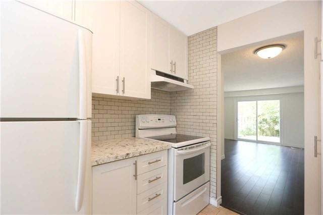 86 Pale Moon Cres, House attached with 3 bedrooms, 2 bathrooms and 1 parking in Toronto ON | Image 10