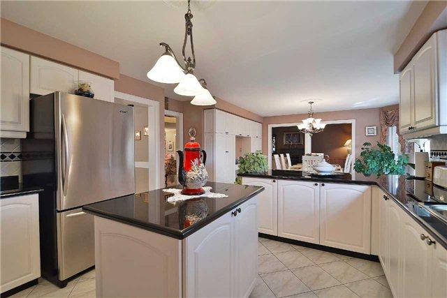 7 Astoria Pl, House detached with 4 bedrooms, 3 bathrooms and 6 parking in Caledon ON | Image 4
