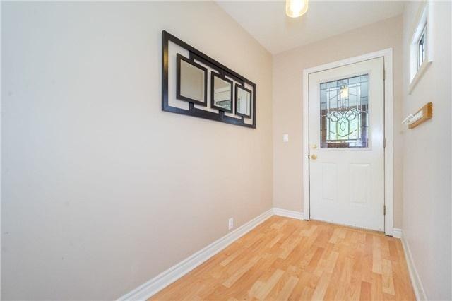 865 Cosburn Ave, House detached with 3 bedrooms, 2 bathrooms and 1 parking in Toronto ON | Image 3