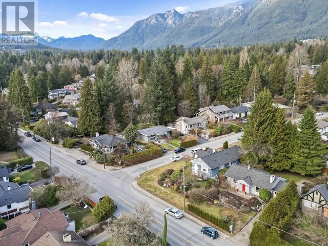 3380 Edgemont Boulevard, House detached with 4 bedrooms, 2 bathrooms and 3 parking in North Vancouver BC | Image 28