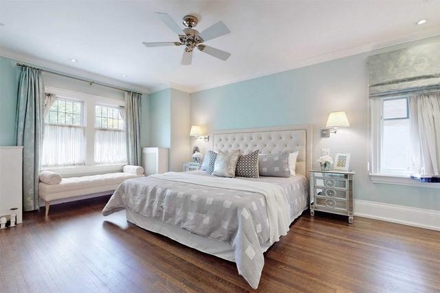 28 Dunvegan Rd, House detached with 8 bedrooms, 6 bathrooms and 5 parking in Toronto ON | Image 3