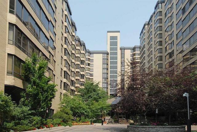 102 - 195 St Patrick St, Condo with 2 bedrooms, 2 bathrooms and 1 parking in Toronto ON | Image 1