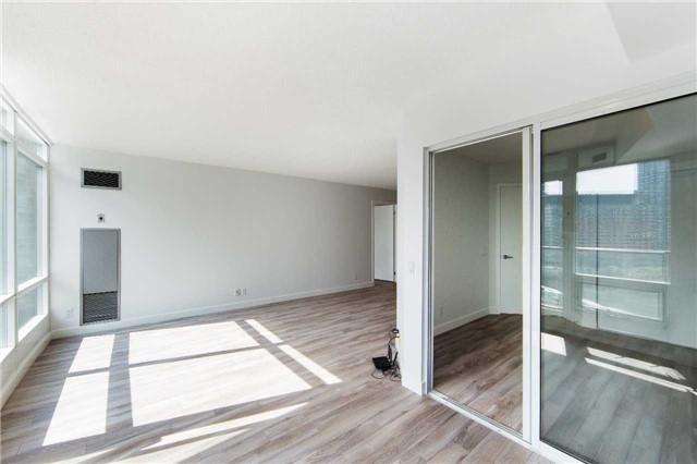 1207 - 361 Front St W, Condo with 2 bedrooms, 2 bathrooms and 1 parking in Toronto ON | Image 8