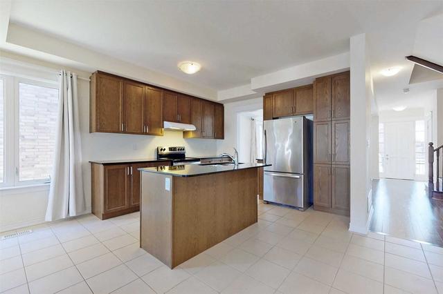 200 Paradelle Dr, House detached with 4 bedrooms, 3 bathrooms and 2 parking in Richmond Hill ON | Image 2