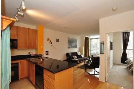 up 2 - 245 Davisville Ave, Condo with 1 bedrooms, 1 bathrooms and 1 parking in Toronto ON | Image 2