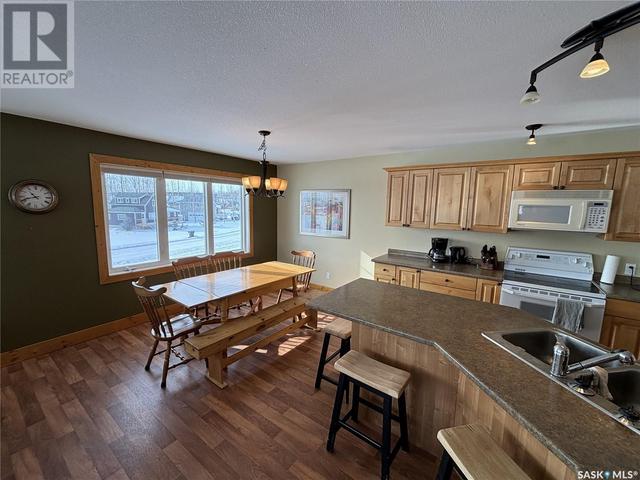 437 Vivian Bay, House detached with 2 bedrooms, 2 bathrooms and null parking in Coteau No. 255 SK | Image 4