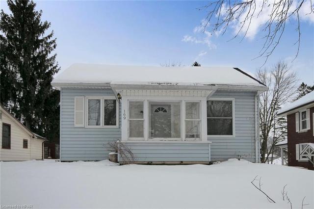 169 Tracy Street, House detached with 2 bedrooms, 1 bathrooms and 4 parking in St. Marys ON | Image 1