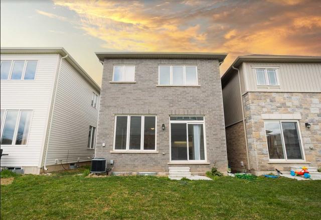 8782 Sourgum Ave, House detached with 3 bedrooms, 3 bathrooms and 1 parking in Niagara Falls ON | Image 21
