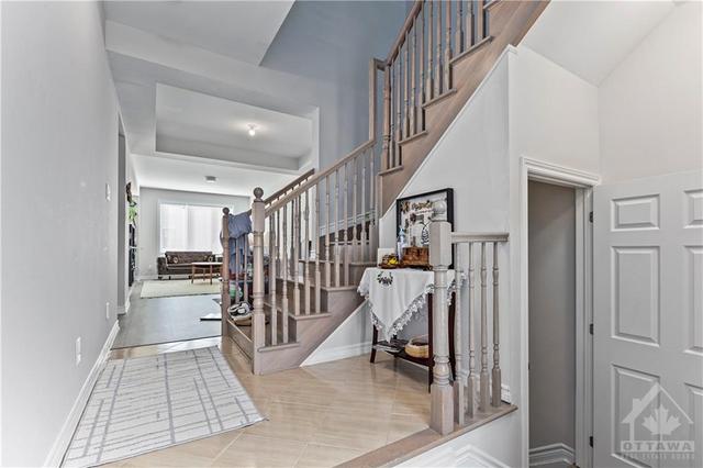 43 Caspian Row, Townhouse with 3 bedrooms, 3 bathrooms and 2 parking in Ottawa ON | Image 3