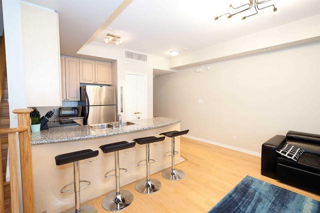 Th 11 - 98 Carr St, Townhouse with 2 bedrooms, 2 bathrooms and 1 parking in Toronto ON | Image 1