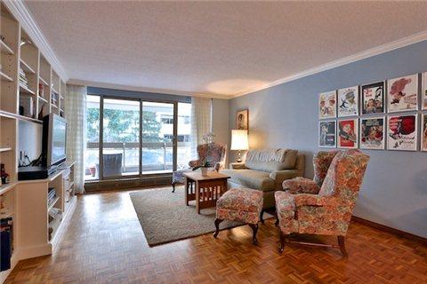404 - 61 St Clair Ave W, Condo with 2 bedrooms, 2 bathrooms and 1 parking in Toronto ON | Image 5