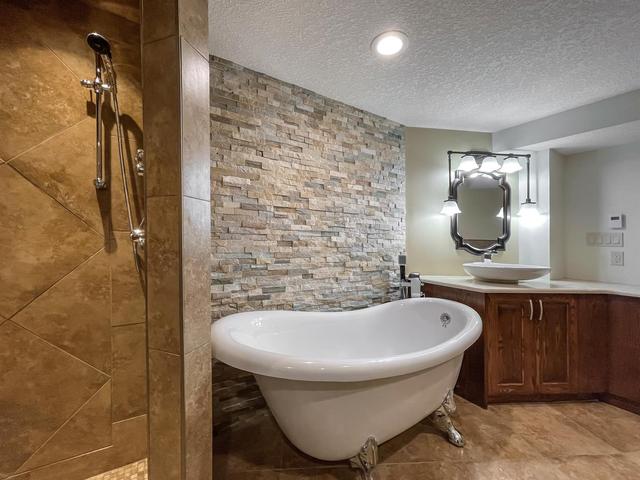 2231 Sumac Road Nw, House detached with 4 bedrooms, 2 bathrooms and 2 parking in Calgary AB | Image 17