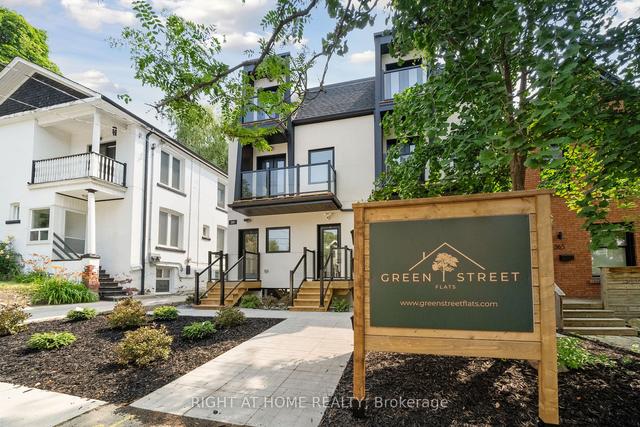 3 - 369 Howland Ave, Condo with 2 bedrooms, 1 bathrooms and 0 parking in Toronto ON | Image 1