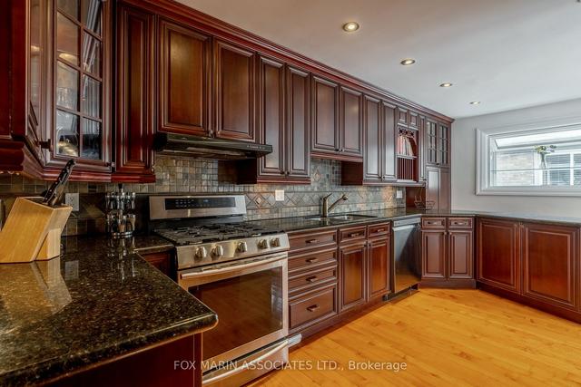2254 Malden Crt, House detached with 4 bedrooms, 2 bathrooms and 4 parking in Mississauga ON | Image 3