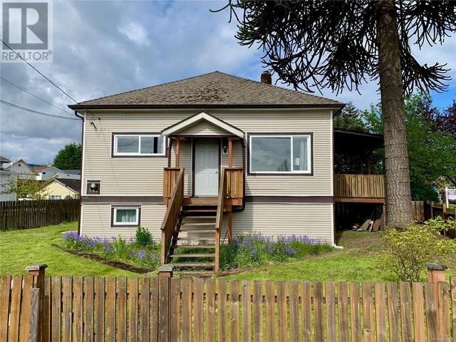 120 Victoria Rd, House detached with 6 bedrooms, 3 bathrooms and 2 parking in Nanaimo BC | Card Image