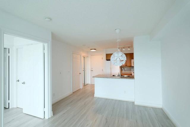 1107 - 15 Greenview Ave, Condo with 2 bedrooms, 2 bathrooms and 1 parking in Toronto ON | Image 13