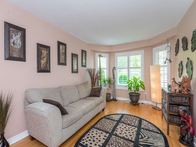 11 Annie Cres, House detached with 4 bedrooms, 3 bathrooms and 2 parking in Ajax ON | Image 3
