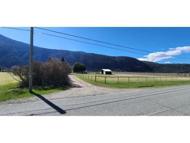 1480 Carson Road, House detached with 3 bedrooms, 3 bathrooms and null parking in Kootenay Boundary D BC | Image 79