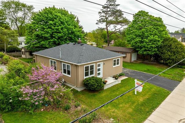828 Main Street, House detached with 3 bedrooms, 1 bathrooms and 2 parking in Norfolk County ON | Image 3