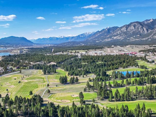 1 - 835 Lakeview Drive, House attached with 4 bedrooms, 3 bathrooms and 4 parking in East Kootenay F BC | Image 50
