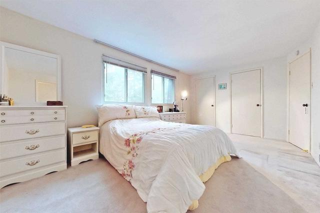 2 Renata Royal Way, Townhouse with 3 bedrooms, 3 bathrooms and 2 parking in Toronto ON | Image 10