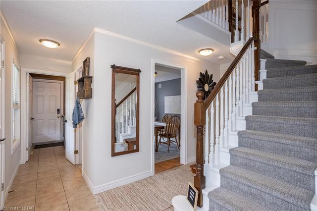 8629 Parkhouse Drive, House detached with 4 bedrooms, 3 bathrooms and 6 parking in Strathroy Caradoc ON | Image 6