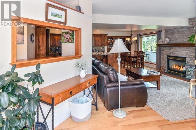 7372 Fintry Delta Road, House detached with 4 bedrooms, 1 bathrooms and 6 parking in Central Okanagan West BC | Image 5