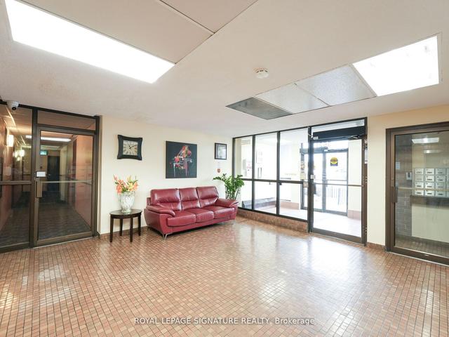 401 - 3621 Lakeshore Blvd, Condo with 3 bedrooms, 1 bathrooms and 1 parking in Toronto ON | Image 3