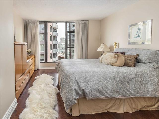 803 - 1331 Bay St, Condo with 1 bedrooms, 1 bathrooms and 1 parking in Toronto ON | Image 4