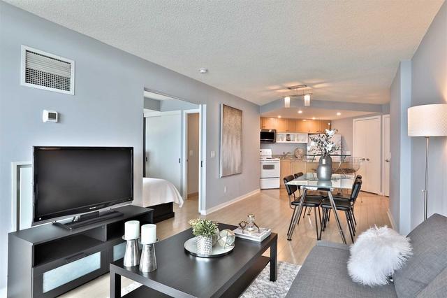 1710 - 208 Queens Quay W, Condo with 1 bedrooms, 2 bathrooms and 1 parking in Toronto ON | Image 9