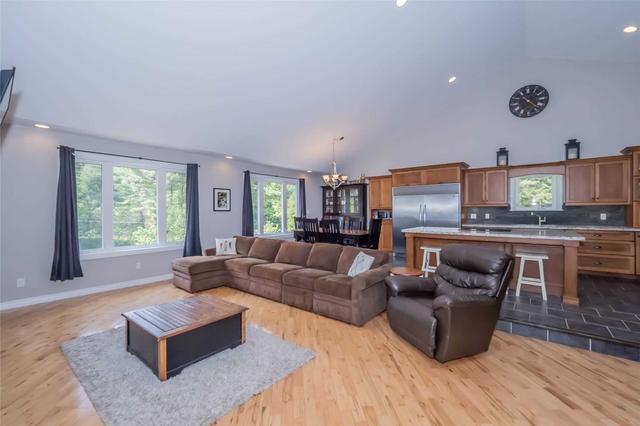 1579 Golden Beach Rd, House detached with 3 bedrooms, 3 bathrooms and 9 parking in Bracebridge ON | Image 27