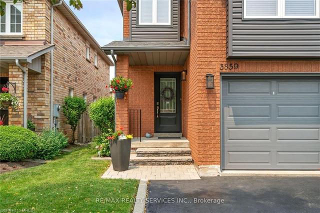 3859 Densbury Drive, House semidetached with 3 bedrooms, 3 bathrooms and null parking in Mississauga ON | Image 12