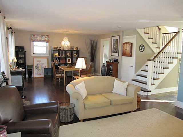 186 Duckworth St, House detached with 2 bedrooms, 2 bathrooms and null parking in Barrie ON | Image 5